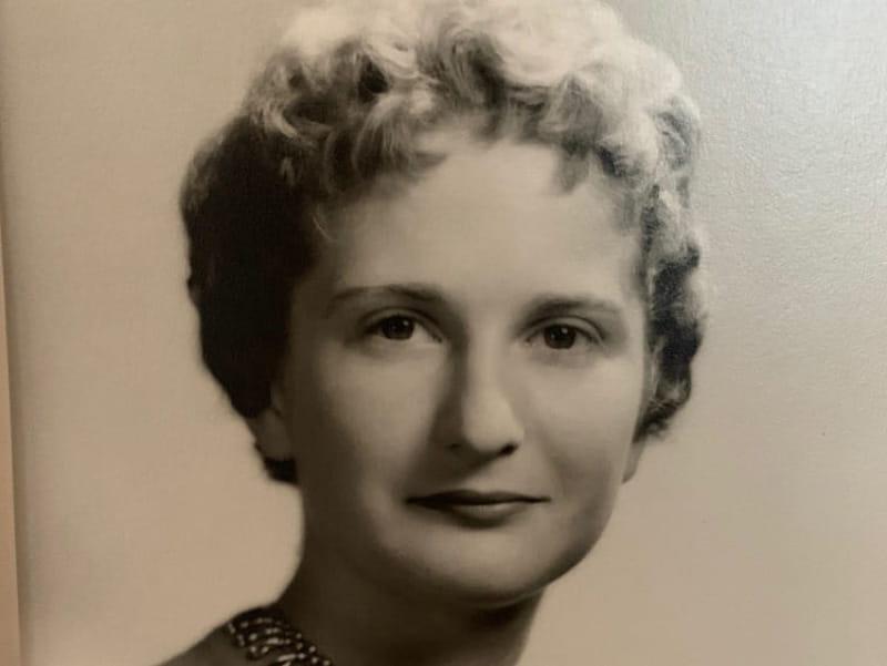Dr. 鲍勃·哈林顿的母亲吉恩·加蒂·哈林顿死于心脏骤停，享年42岁. (图片由Bob Harrington提供)